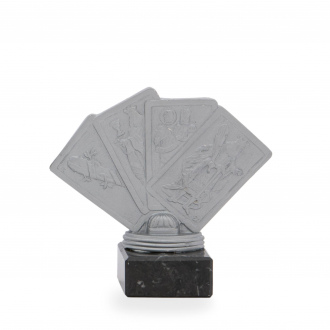 Trofej luxusní se symbolem karet, výška 15,5 cm, stříbrná