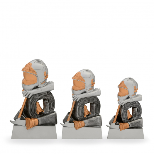 Trofej s hasičským motivem, výška 18 cm, vícebarevná