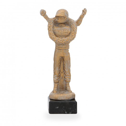 Trofej luxusní se symbolem motorismu, výška 24 cm, zlatá